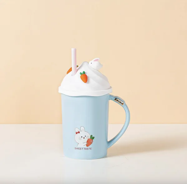 Кружка фарфоровая с силиконовой крышкой и трубочкой Sweet Taste 400 мл детская голубая — фото 2